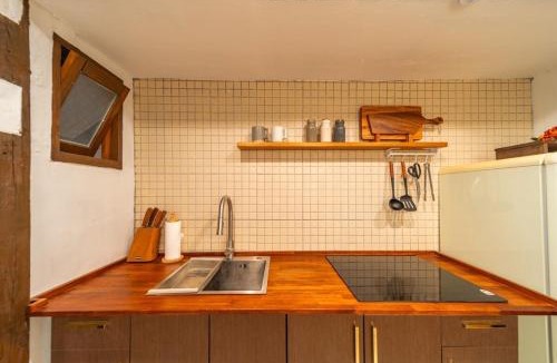 Anam-dong House | 100년 전통 Hanok Stay Wolha Jeong - 5mins to Jongno Seoul 침실 2개, 침대 2개 , 화장실 2개