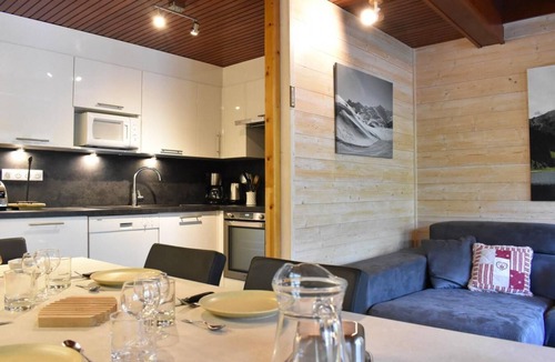 Meribel Centre Apartment | 100m from resort center, 4th floor, balcony, tv, 75m², Méribel