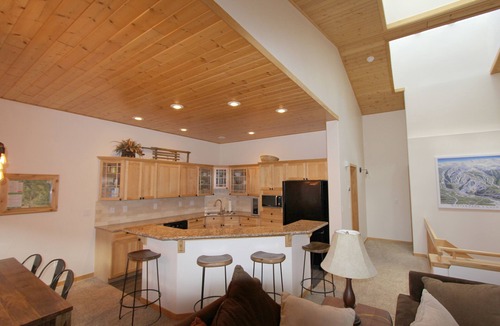 Old Town House | 104 Clover Lane Slopeside Village – NEWLY RENOVATED, Private Hot Tub