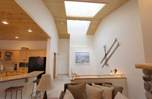 Old Town House | 104 Clover Lane Slopeside Village – NEWLY RENOVATED, Private Hot Tub