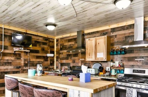 Leadville Apartment | #11 Renovated Cozy Room Dog Friendly Leadville CO