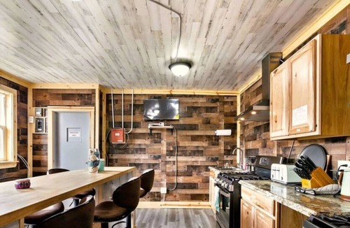 Leadville Apartment | #11 Renovated Cozy Room Dog Friendly Leadville CO