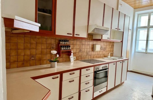 Simmering Apartment | 110 m2 Sunny & Central Apartment with Free Parking