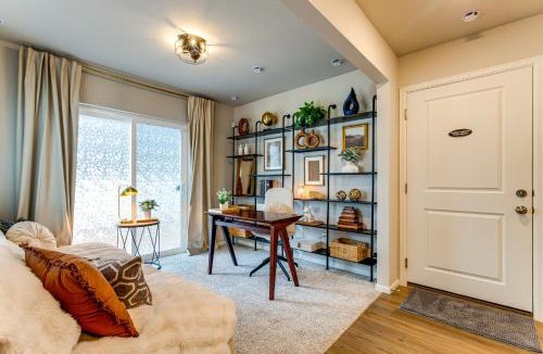 Gateway House | 13 Mi to Dtwn Denver: Spacious Home w/Balcony!
