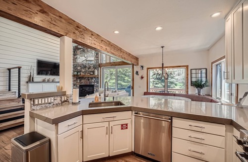 Vail House | 1890 Lions Ridge Loop, #9-West Vail Remodeled Home, Hot Tub, On Bus Route, Close to Vail!