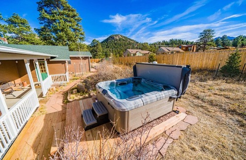Estes Park Cabin | 1927 Cabin w/Hot Tub, Wood Stove & Car Charger