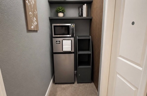 East Colfax Apartment | 1BR, 1BA Centrally located, private, safe, quiet! Close to everything!