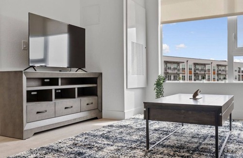 Aurora Apartment | 1BR Pet Friendly Getaway Near Stanley Market Place