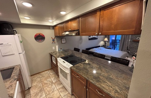 Frisco Condo | 1st Floor - Mountain Side Views - Pool w/3 Hot Tubs - 3 Beds - Ski Country