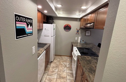 Frisco Condo | 1st Floor - Mountain Side Views - Pool w/3 Hot Tubs - 3 Beds - Ski Country