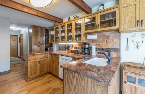 Idlewild Estates House | 2.5 Acres! Unique Colorado Cabin | Minutes to Downtown Ouray | STR2025-063