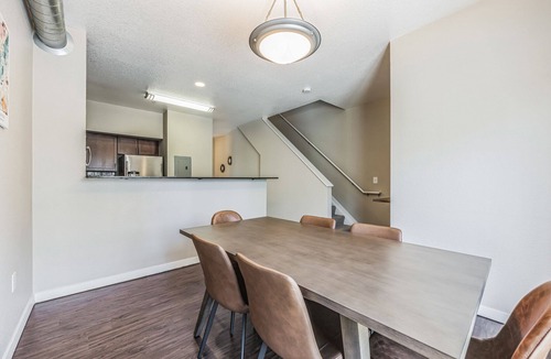 North Broadway - Holiday Apartment | 2 Bedroom 2.5 Bathroom Townhouse 202