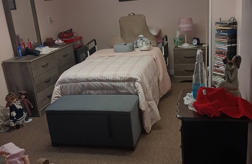 South Kansas City Bed & Breakfast | 2-bedroom bedroom in tranquil Kansas City with AC 15 min to Arrow Head