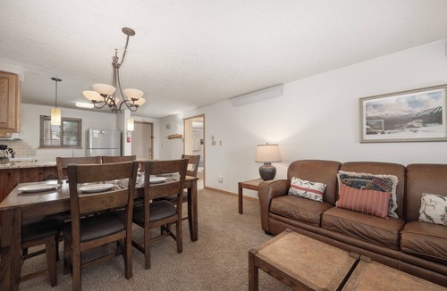 Winter Park Condo | 2 bedroom with extra bedding for Families and clubhouse amenities