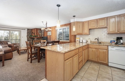 Winter Park Condo | 2 bedroom with extra bedding for Families and clubhouse amenities