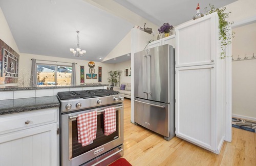 Glenwood Grove - North Iris House | 2-beds, 3 baths, 1 office, full kitchen townhome in beautiful Boulder, heat & AC