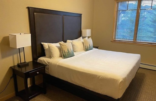 Four O'Clock Resort | 2-BR in Breckenridge, Ski in/ski out, hot tub, w/balcony & kitchen, free parking
