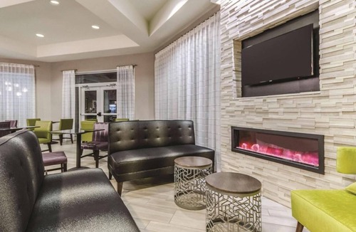 Grand Junction Hotel | 2 Cozy Hotel Rooms Near Canyon View Park Fun – Just 15 Mins Away