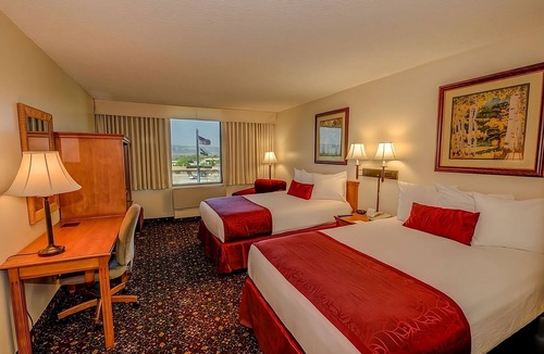 Grand Junction Hotel | 2 Cozy Units with Indoor Pool, Gym & Onsite Bar! Free Shuttle | Pet Friendly!