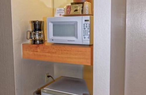 Grand Junction Hotel | 2 Cozy Units with Indoor Pool, Gym & Onsite Bar! Free Shuttle | Pet Friendly!