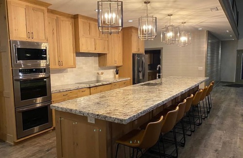 Ashton Cabin | 2 Dome Cabins-1 hr to Yellowstone-Hot tub+Theater+Gaming Room+Pool Table+Air Hockey+Shuffle Board+Secret Kids Playroom