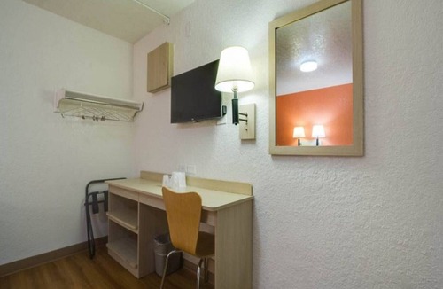 North Alameda Apartment | 2 Full Beds|NS| Micfridge