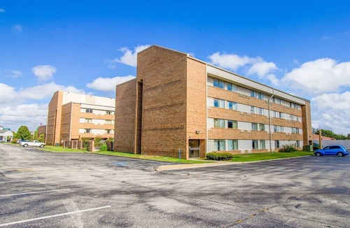 Tulsa Apartment | 2 Full Beds with Kitchenette