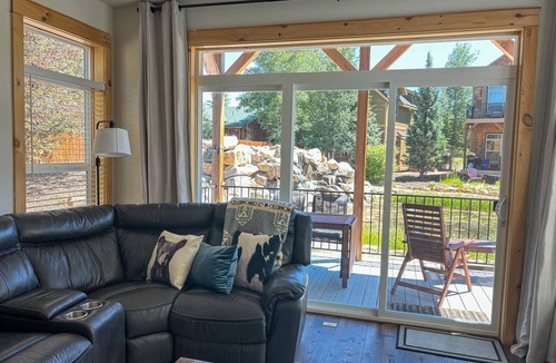 Granby Cabin | 2 Kg Beds+ Walk to Ponds, Pool, Hot tub&River. Short Drive to RMNP & Winter Park