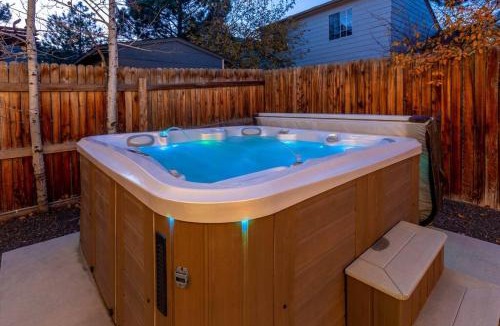 Roxborough House | 2 King Beds/Hot Tub/BBQ/Hiking/Fire Pit