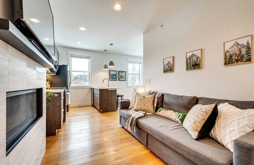 Grand Lake Apartment | 2 Mi to Rmnp: Mtn-view Grand Lake Loft!