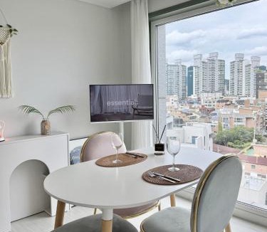Sinchon-dong Apartment | #2 NEW open 신축건물 엘리베이터 짐보관 홍대입구역 도보5분 마포구 쇼핑