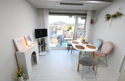 Sinchon-dong Apartment | #2 NEW open 신축건물 엘리베이터 짐보관 홍대입구역 도보5분 마포구 쇼핑