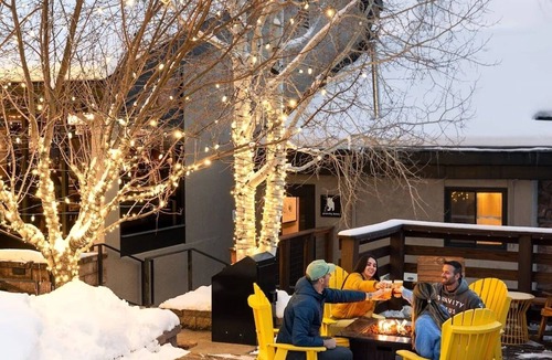 Steamboat Springs Hotel | 2 Pet-Friendly Retreats with Heated Pool, Near Steamboat Ski Resort - Parking