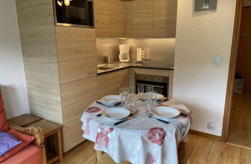 Praz-sur-Arly Apartment | 2-room apartment in Praz-sur-Arly - 5 guests, near slopes, pets allowed, parking