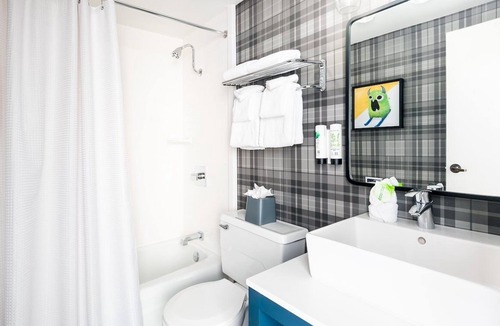 Steamboat Springs Hotel | 2 Scenic Mountain View Rooms for Families, Couples!