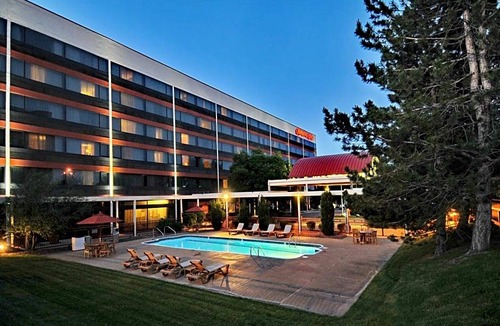 Union Square Hotel | 2-Star Hotel ∙ Hampton Inn Denver West Federal Center