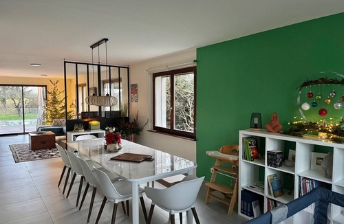 Boersch House | 2-storey house, quiet residential area on the wine route