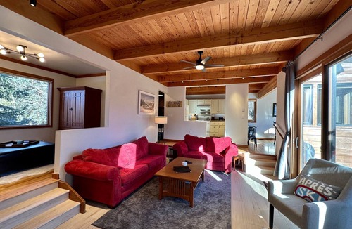 Keystone House | 2-story dog-friendly condo with mountain views - walk to tennis center, ice rink