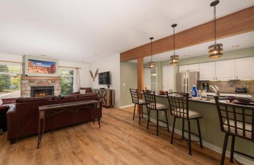 Old Town Apartment | 20 Trademark- Minutes to Base