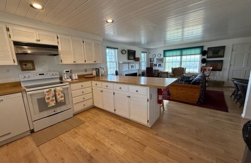 Marvel House | 200 Acre Retreat, Family Friendly, Stargazing, More
