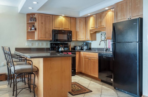 Vail Condo | 200 ft. to Gondola! Balcony, Parking, Fireplace, Views! Heart of Lionshead!