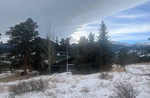 Estes Park House | '25 Temporary Sale! 3 min to RMNP, Great Views of Longs Peak, and 5 min to dntn