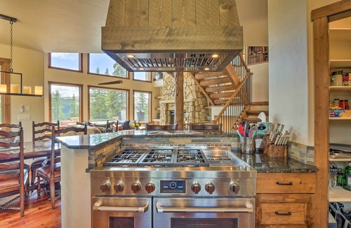 Valley of the Sun Cottage | 26-0111 Fairplay Home w/Hot Tub & Mountain Views!