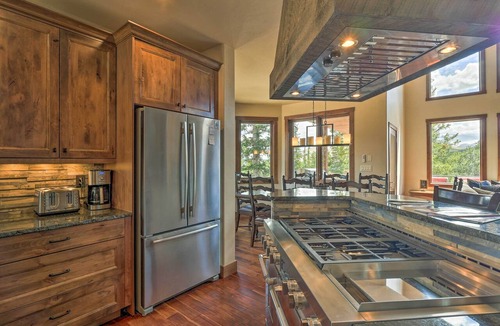 Valley of the Sun Cottage | 26-0111 Fairplay Home w/Hot Tub & Mountain Views!