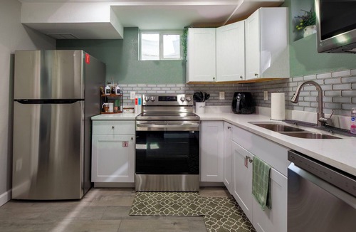 Englewood House | 2BD Garden Level+Dogs OK+Light Rail to Downtown+Near Fiddlers Green & Litteton
