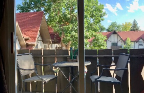 Glenwood Grove - North Iris Condo | 2BR, Beautifully Remodeled, Central, HAPPY PLACE!