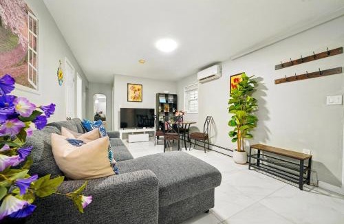 West Side Apartment | 2BR Jersey City Oasis - Quick NYC & MetLife Access