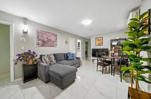 West Side Apartment | 2BR Jersey City Oasis - Quick NYC & MetLife Access