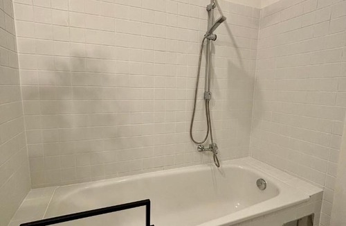 Ottakring Apartment | 2BR Stylish Modern City Apartment - 15 minutes to Viennas city center