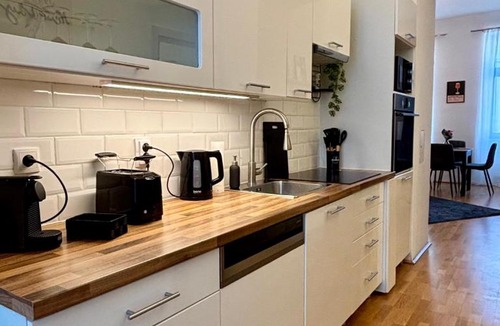 Ottakring Apartment | 2BR Stylish Modern City Apartment - 15 minutes to Viennas city center